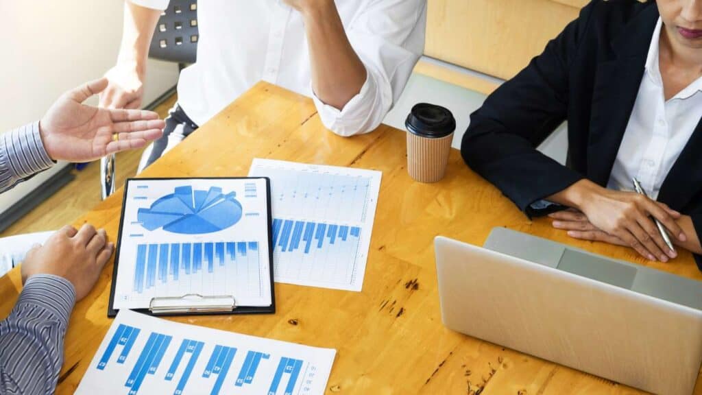 team meeting using laptop depicting good actuarial communication skills